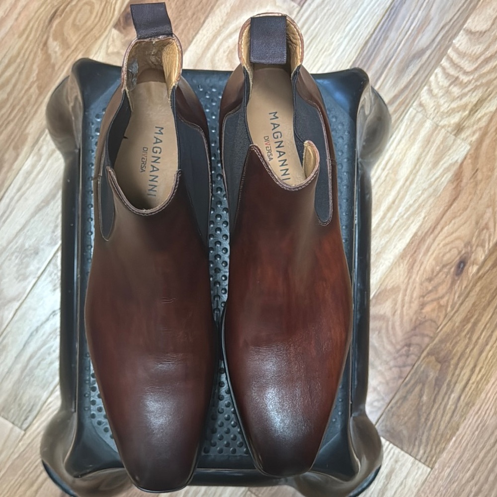 Magnanni Brown Leather Chelsea Boots